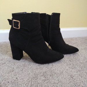 Black heeled boots